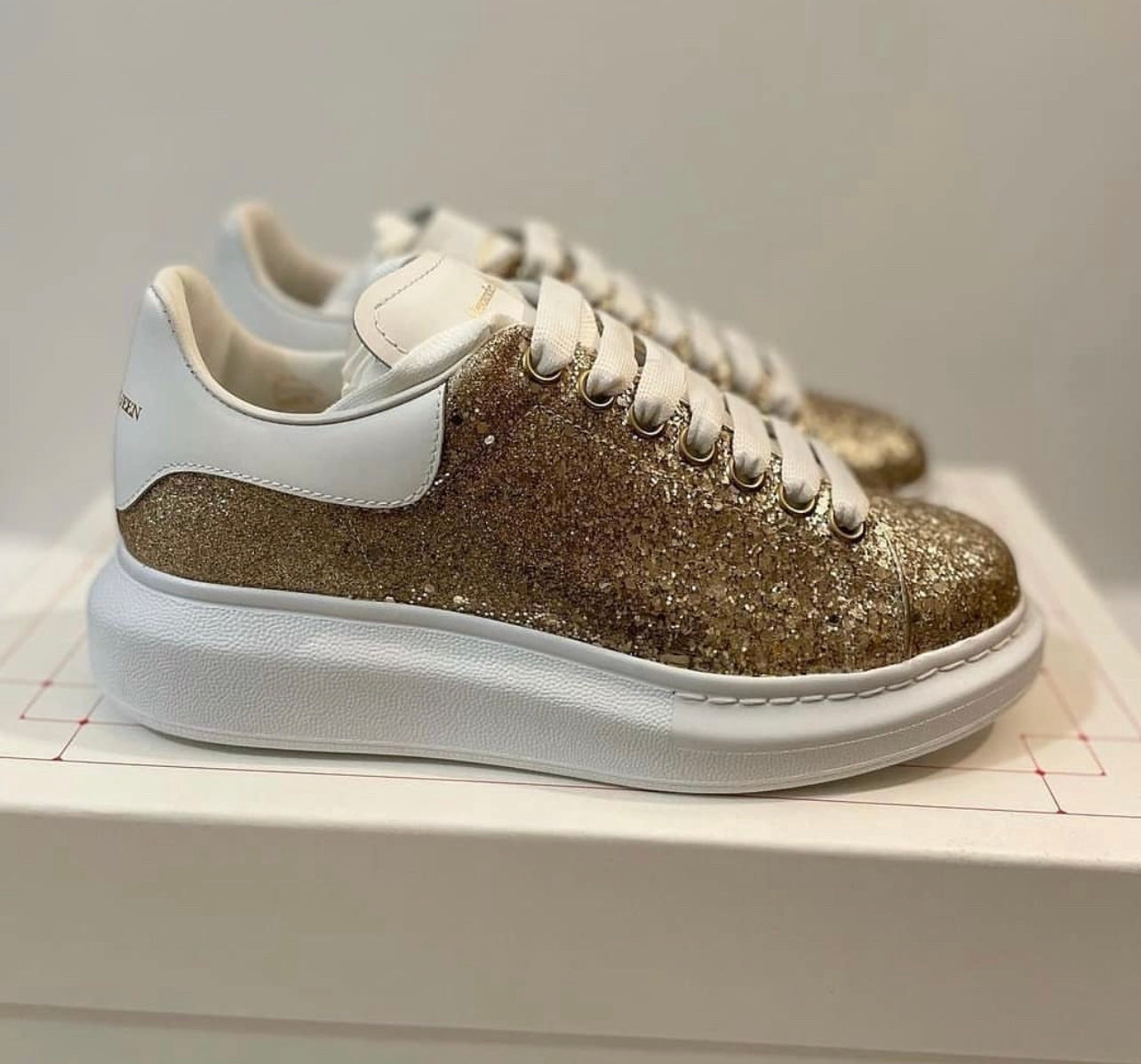 ALEXANDER MCQUEEN CON BRILLANTINI ORO