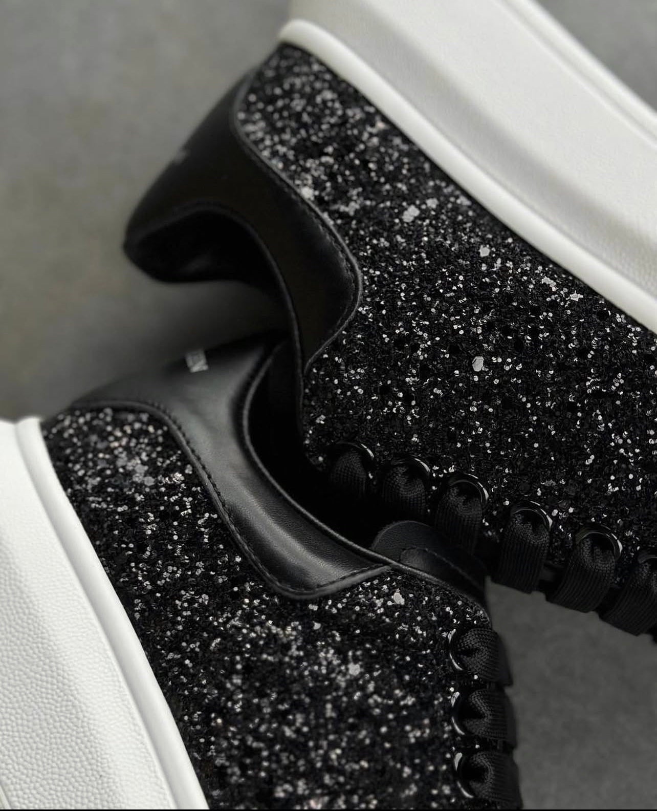 ALEXANDER MCQUEEN CON BRILLANTINI NERA