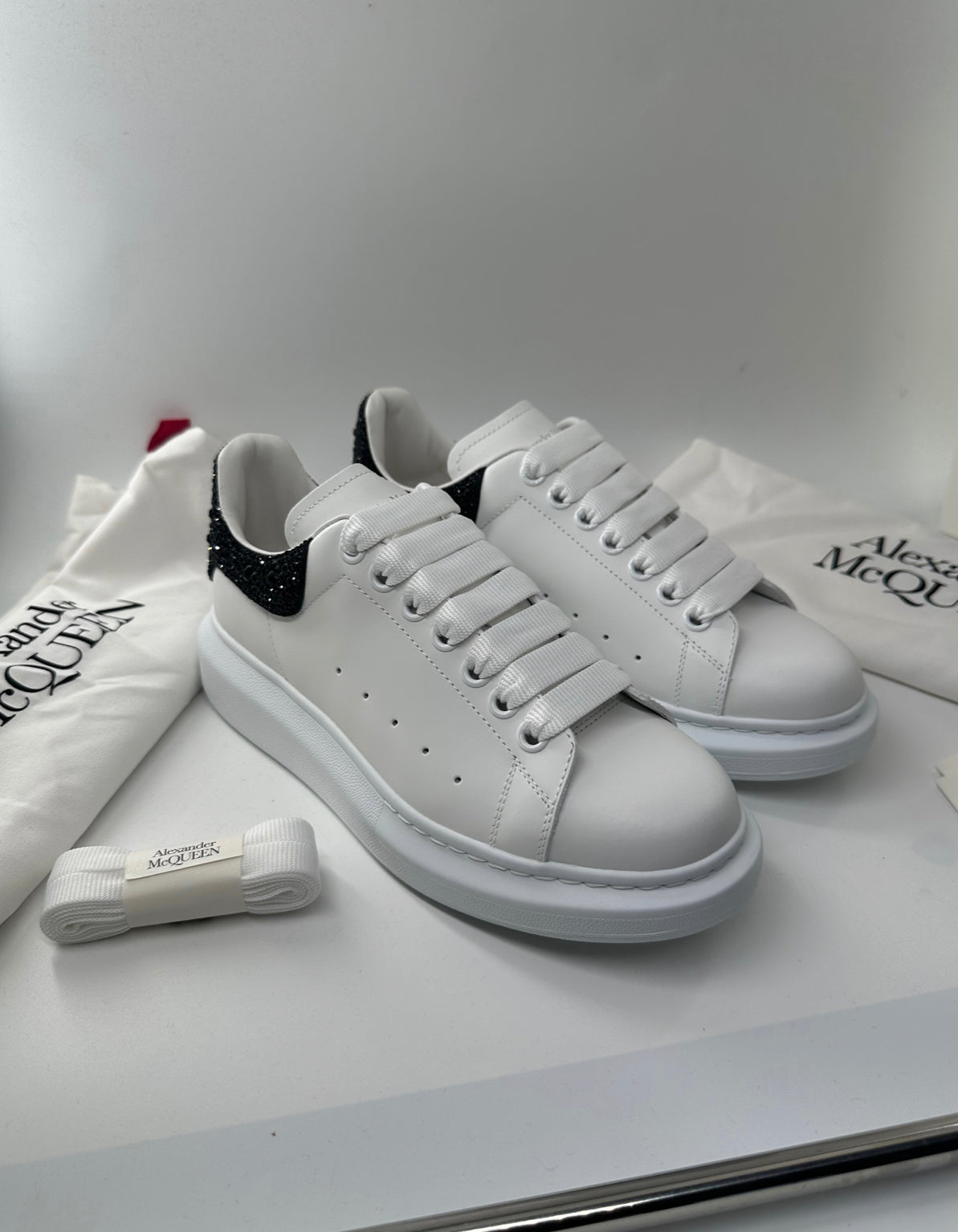 ALEXANDER MCQUEEN CON STRASS NERA