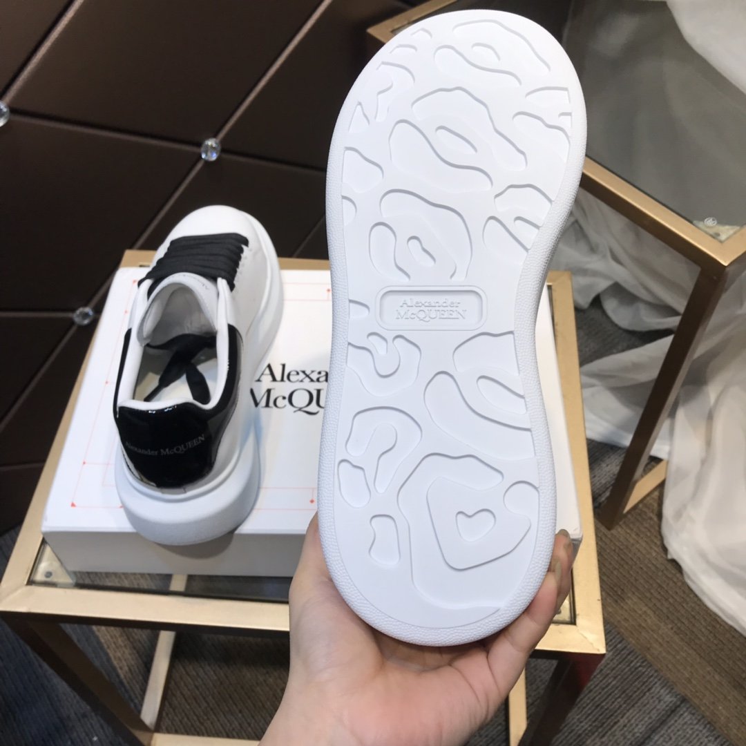 ALEXANDER MCQUEEN BIANCHE E NERE CON LACCI NERI